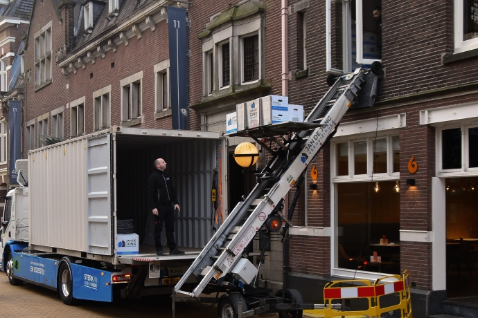 JAN DE JONG VERHUIZINGEN Verhuislift Groningen