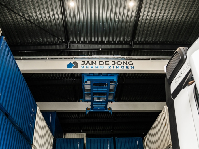 JDJ binnen nieuwe loods